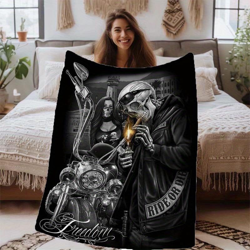 

Motorcycle Skull Flannel Blanket – Soft Warm Throw – Vintage Biker Design – Perfect for All-Season Decor 100x150cm