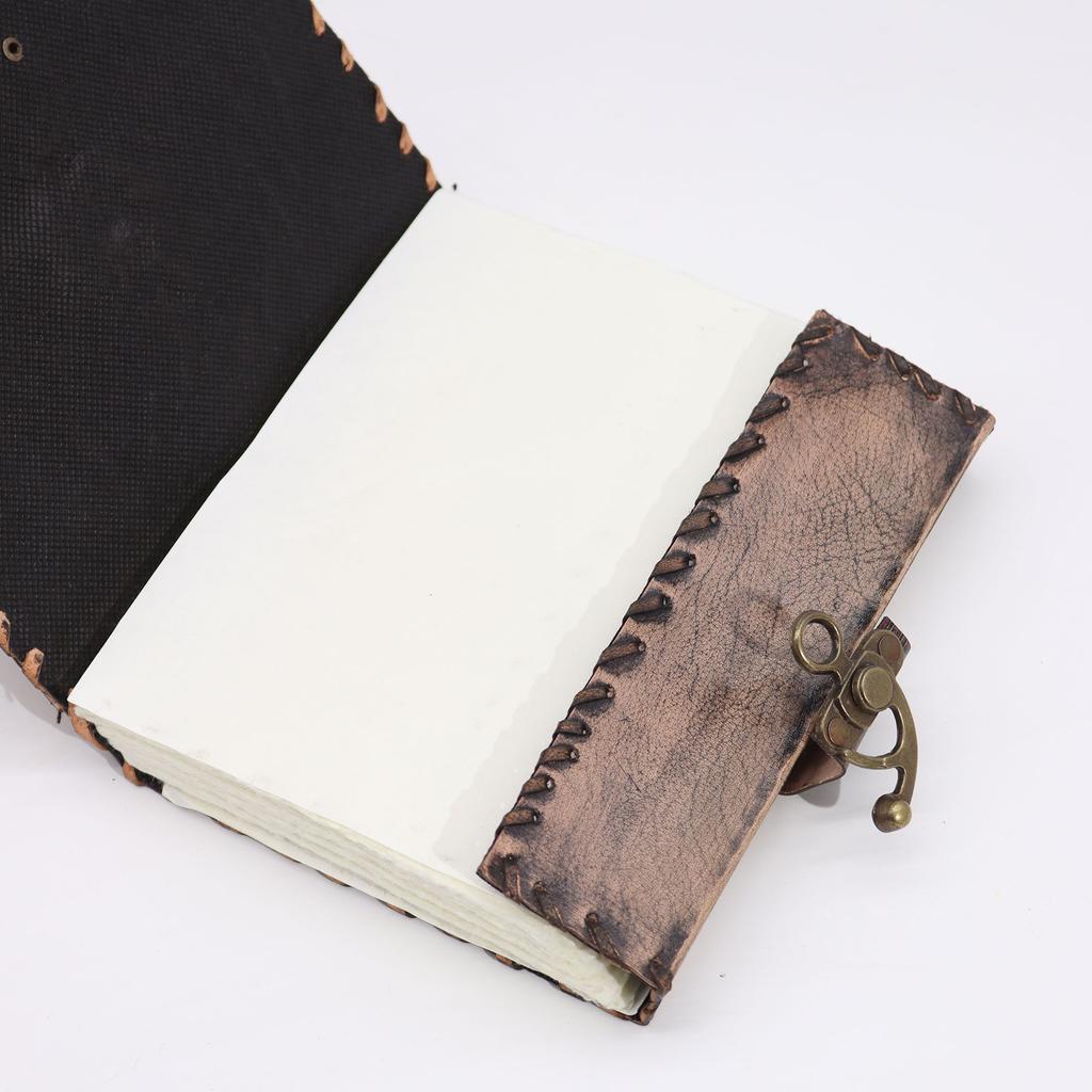 Journal en Cuir Œil du Mal avec Fermoir 160 Pages