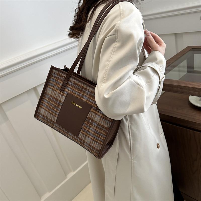 Stylish Women's Winter Shoulder Bag Trendy Korean-inspired Casual Checkered Design