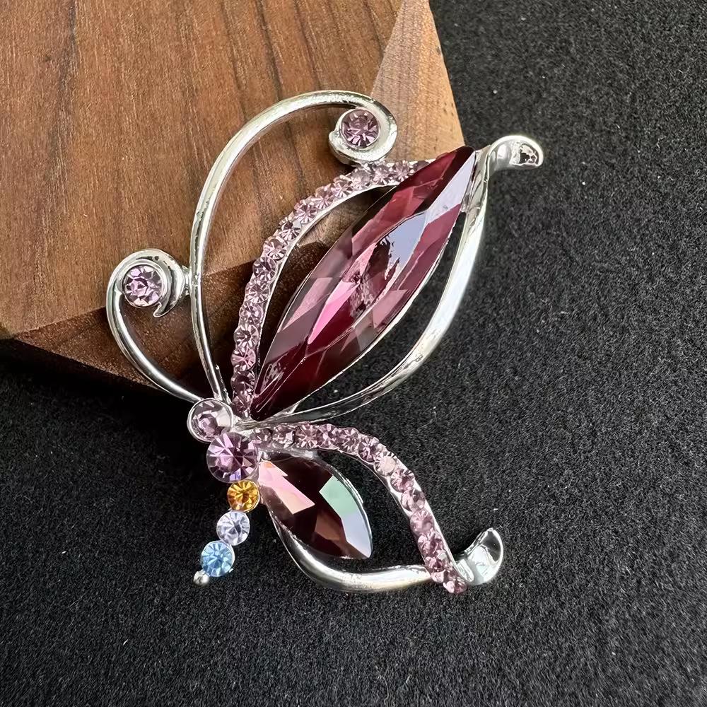 

Винтажная брошь-бабочка с полым цветным бриллиантовым кристаллом для женщин, булавка для корсажа «Temperament Niche», аксессуары для пиджака