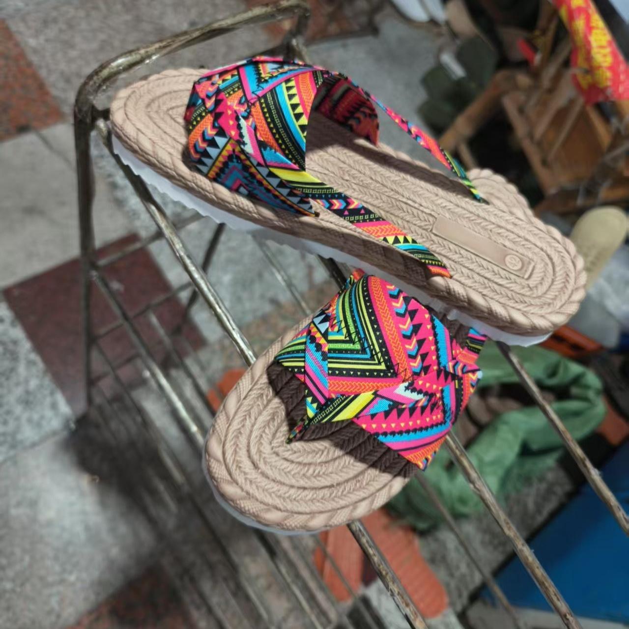 

Жіночі літні зручні повсякденні модні босоніжки з відкритим носком, шльопанці на відкритому повітрі 43 рожевий