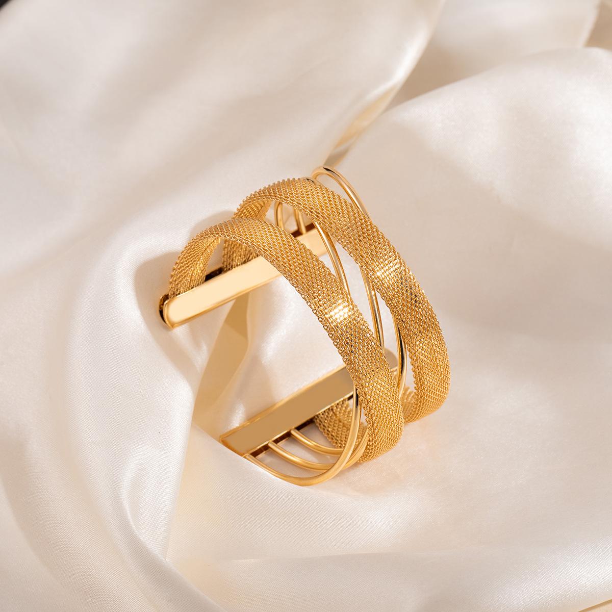 Exaggerated Metal Style High Street Bracelet Personality Design Irregular Retro Temperament Jewelry Men And Women The Same Style