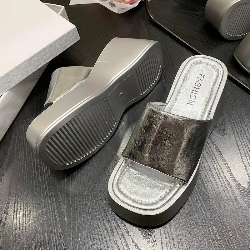 Mode im japanischen Stil Damensandalen Casual Sommermode Silber Keilschuhe 5cm-8cm hohe Plateausandalen 2024