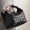 New woven shoulder handbag, lambskin lunch box bag, fashionable and high-end underarm bag, messenger bag.