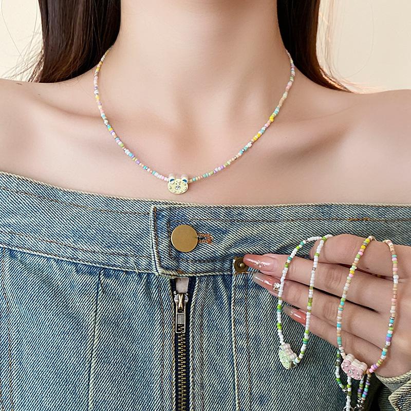 Minimalist style rice bead bear pendant necklace fashionable and unique niche collarbone chain temperament necklace jewelry women's high sense