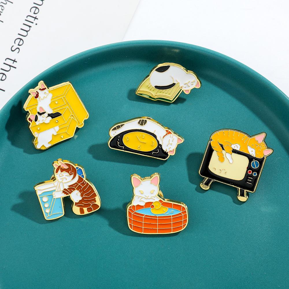 Personalized cat brooch kitten drinking water play metal badge alloy dripping oil clothes bag