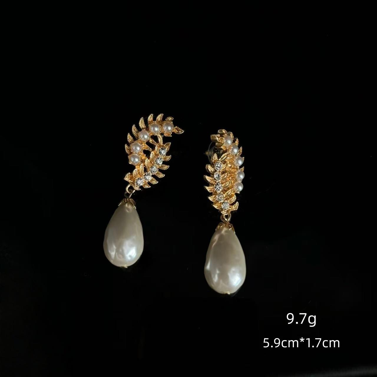 Retro Flower Stud Earrings French Elegant Court Style Earrings Light Luxury High Sense Fashion Earrings