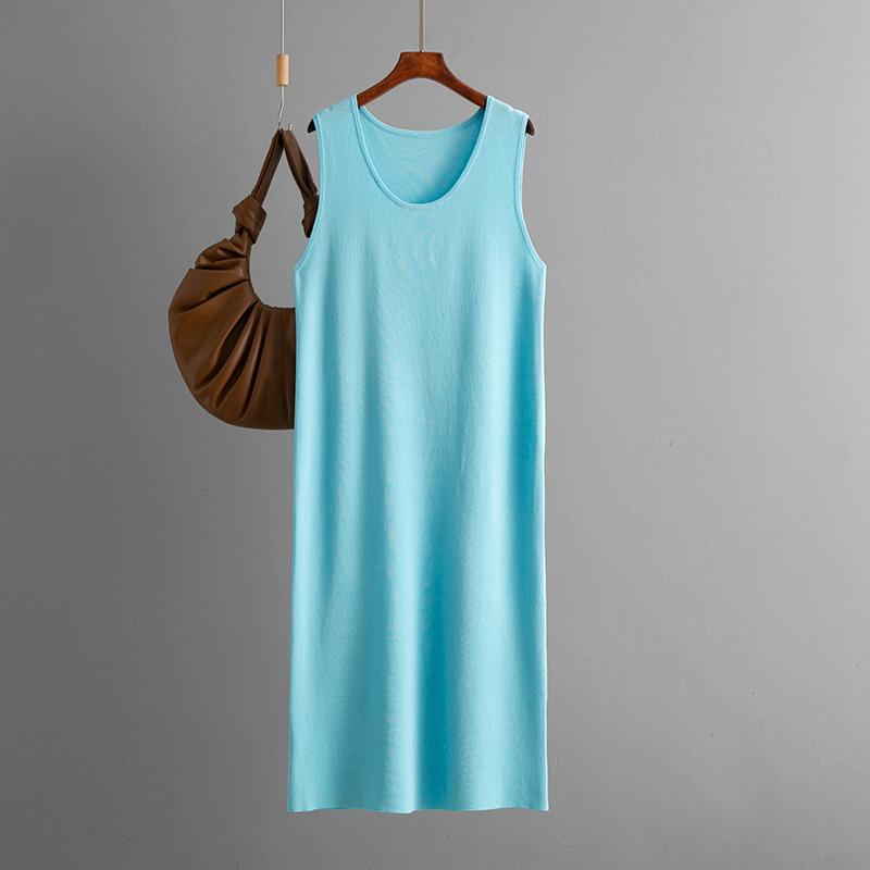 A Large-sized Women's Sleeveless Dress for Summer, A New Solid-color Casual Round-neck Long Skirt with A Base Layer