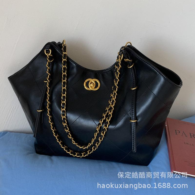 Rhombus chain bag women's large capacity 2025 new fashion autumn and winter versatile shoulder messenger bag commuter tote bag