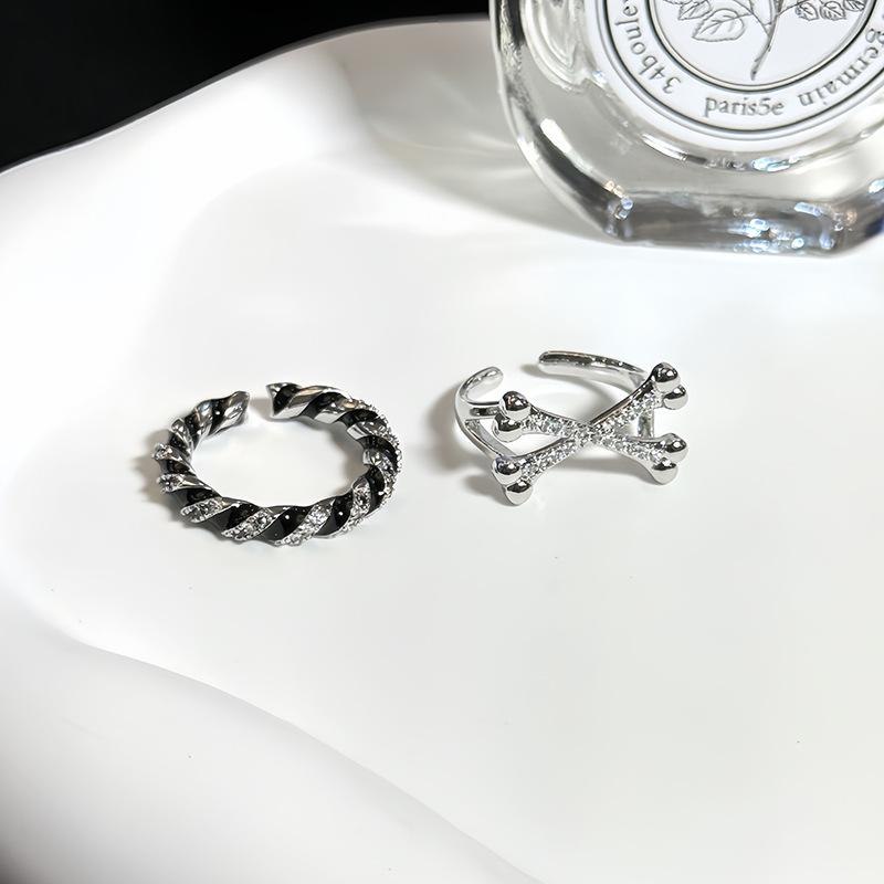 Personalized Niche Design Sense, Black Drip Glaze Wrapped Zir*****Pen Ring, Female Cold Wind Bone Ring Tide