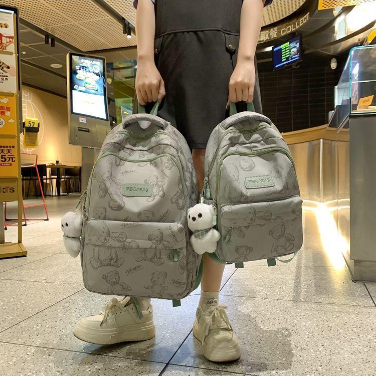 

Travel junior high school simple college student versatile backpack bear new junior high school student printed computer backpack large capacity Small without pendant зелёный