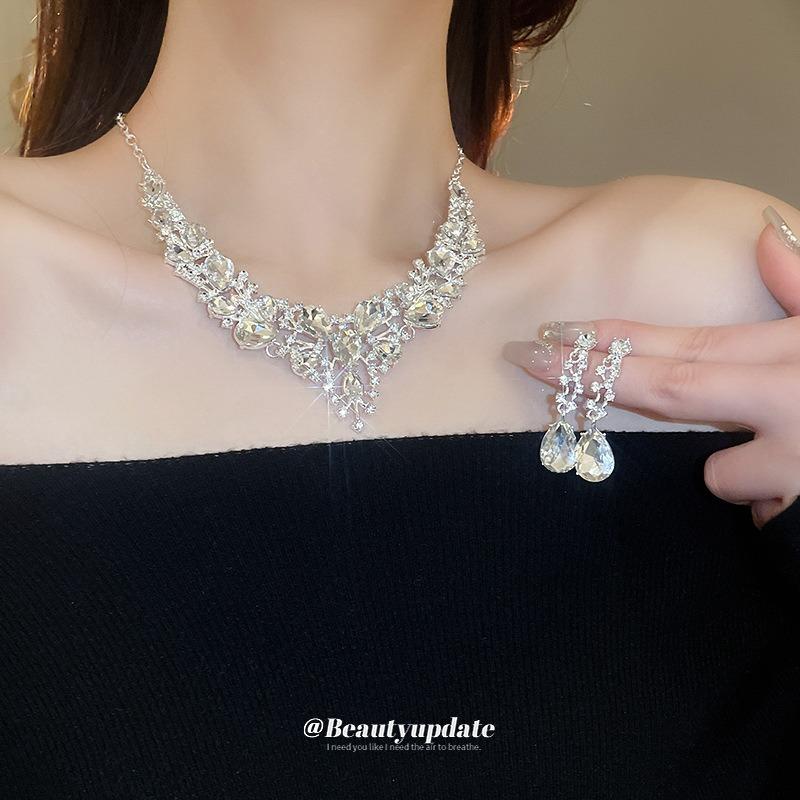 Diamond water drop stud earrings necklace set fashion temperament collarbone chain light luxury high-end jewelry accessories