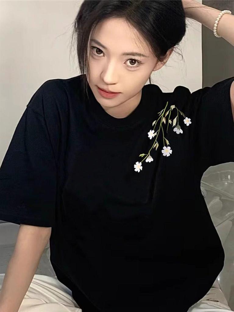 Women's Plus Size Retro Black Cotton Short Sleeve T-shirt with Trendy Loose Fit