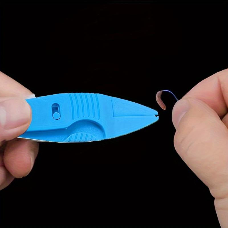2 Pieces Earthworm Holder Knife Mini Red Worm Holder Earthworm Tool 11.5cm 17g Plastic Clip