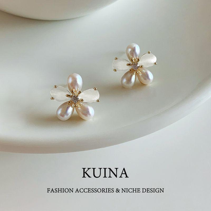 

French Flower Pearl Stud Earrings Female Sterling Silver Earring/Pin 2025 New Arrival Best Selling Fancy Niche Style Unique Ear Rings As Shown in Pictures