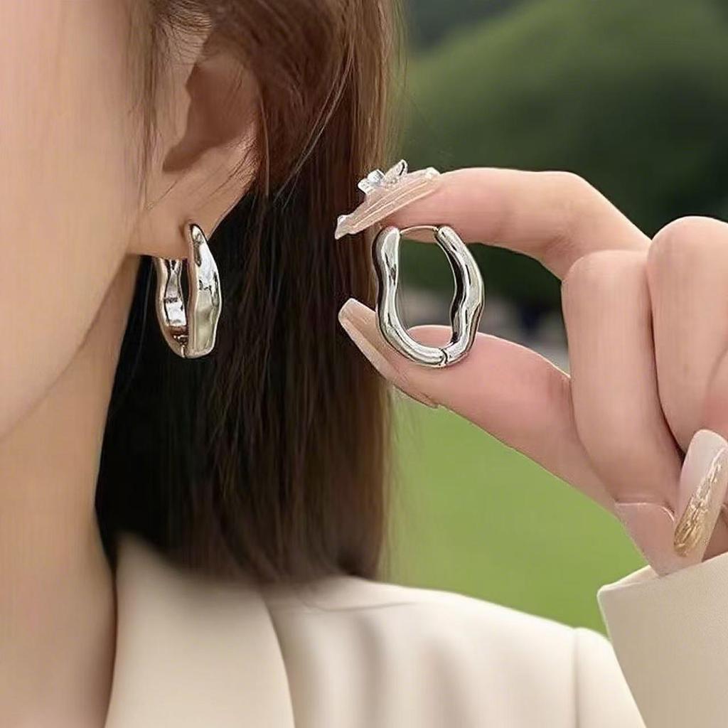 Retro Hong Kong Style Geometric Earrings - Luxury, Irregular Circles for Women