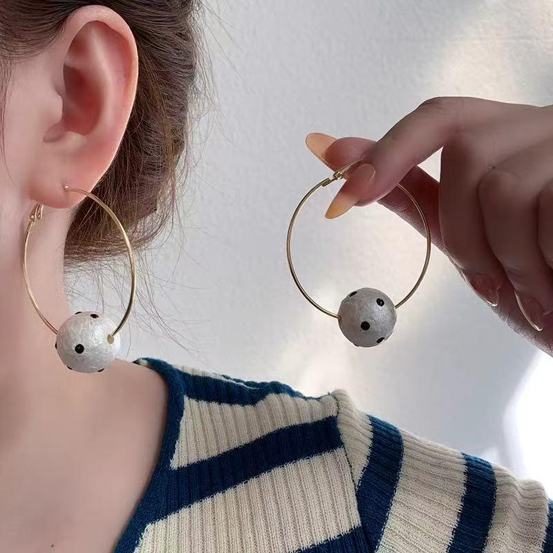 Women's Luxury Textured Metal Hoop Earrings - Versatile Niche Design