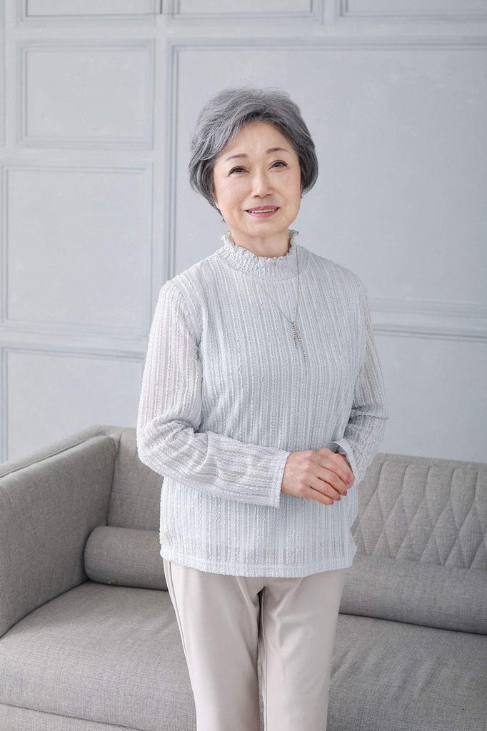 Full wig for ladies, feather curls, half heat resistant dark gray hair