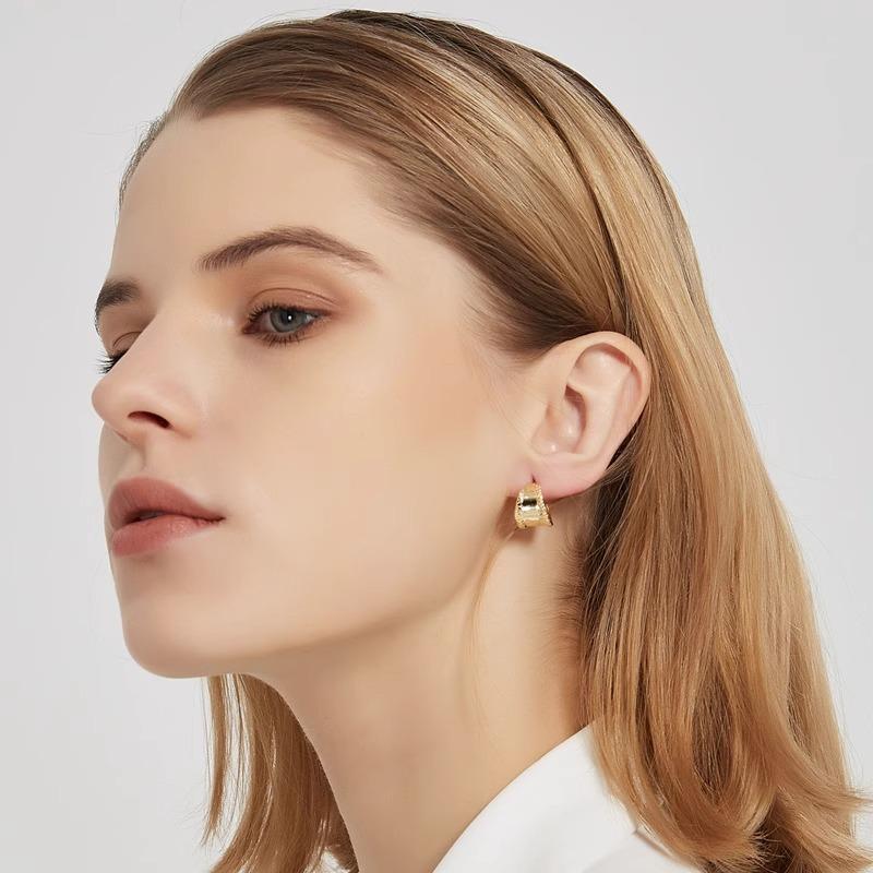 Wide Geometric Metal Korean Version Stud Earrings for Women's Simple Temperament Commuting Autumn and Winter Earrings