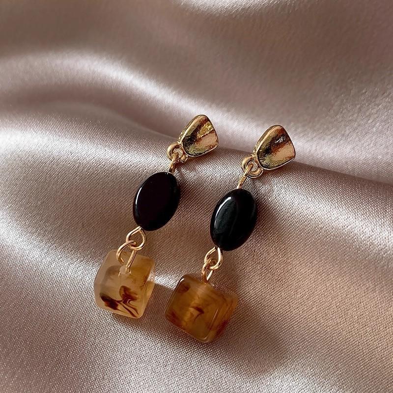 Popular Maillard Retro Coffee Earrings Women's Hong Kong Style Temperament High-end Earrings Internet Celebrity Same Ear Jewelry