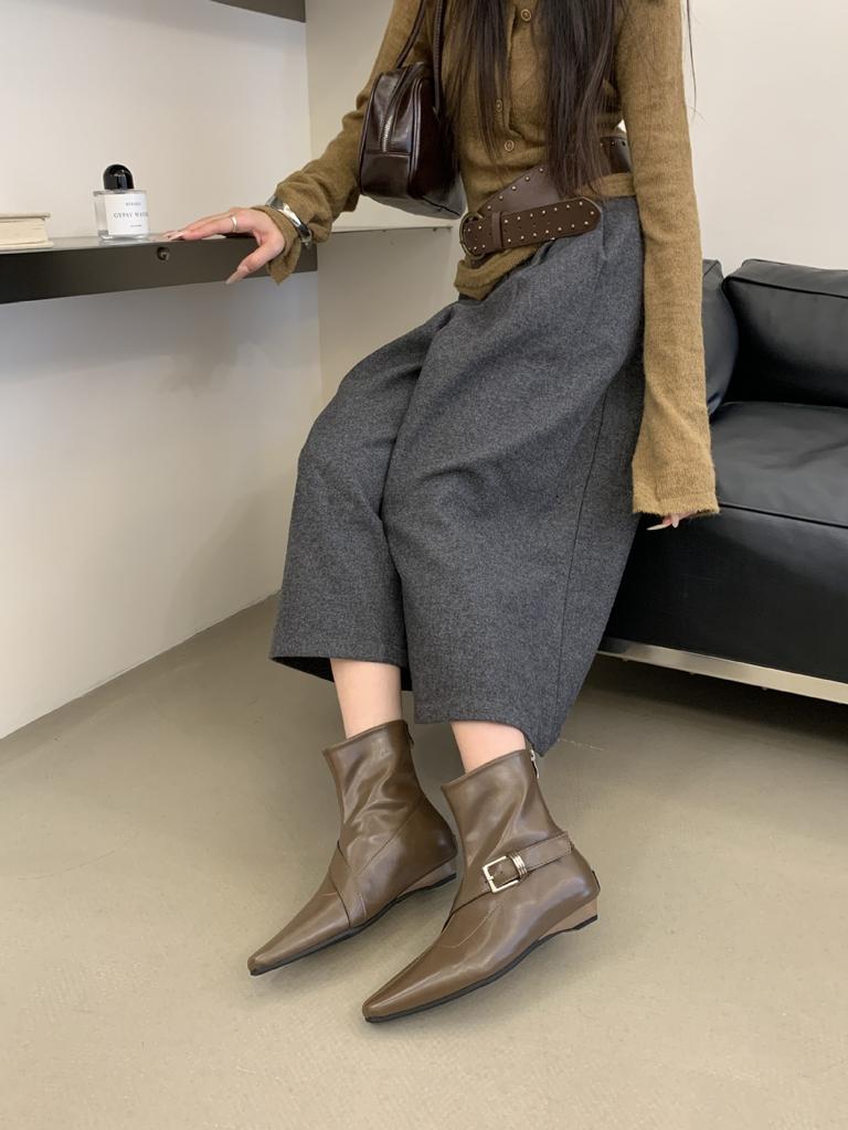 New autumn and winter medium tube square head flat bottom button fashionable versatile fashion rear zipper Martin boots women