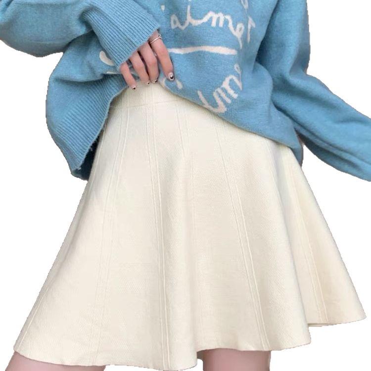 Stylish Plus Size High-Waisted Knitted Short Skirt - Autumn/Winter Collection