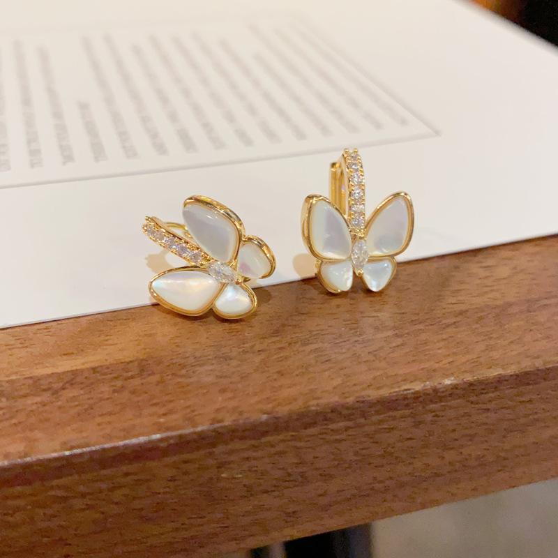 Women Light Luxury Fashion Zircon Mother Of Pearl Butterfly Buckle Earrings