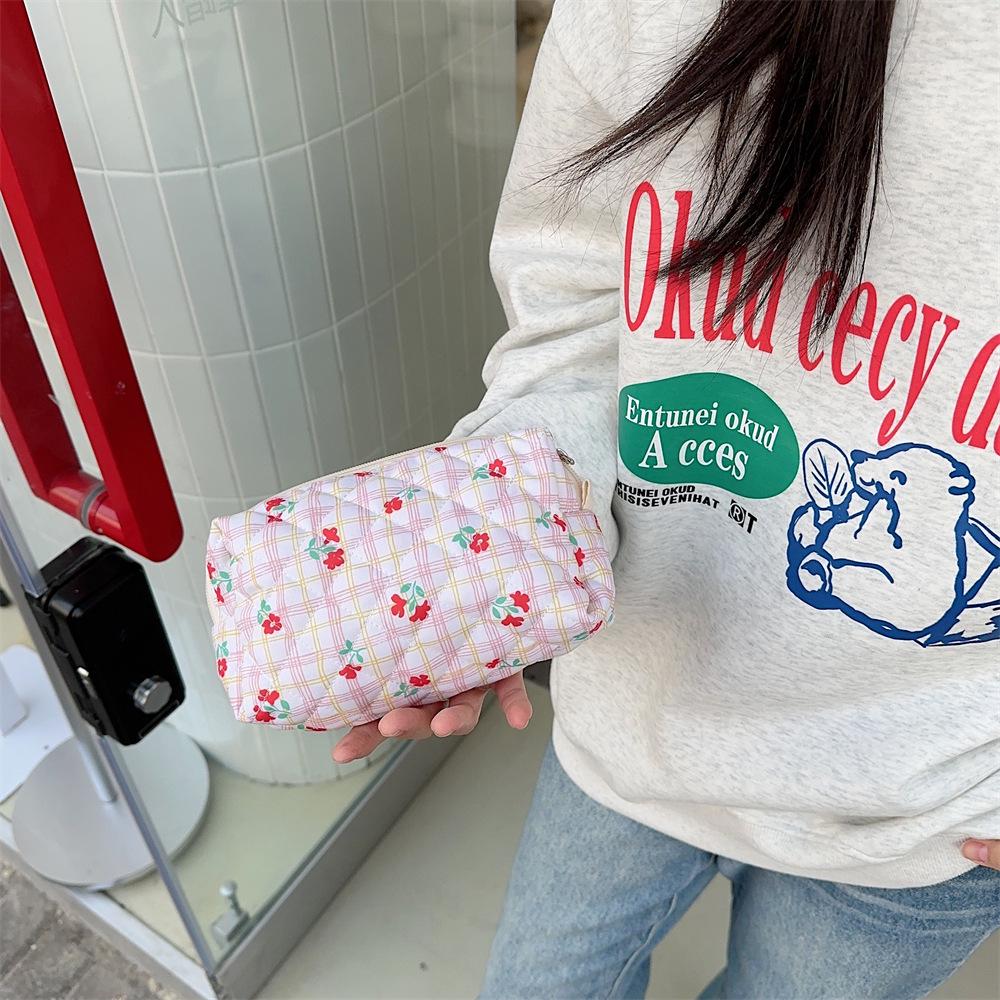 Fresh Quilted Hand-Held Cosmetic Bag for Girls - Large Capacity Cute Storage for Stationery and More