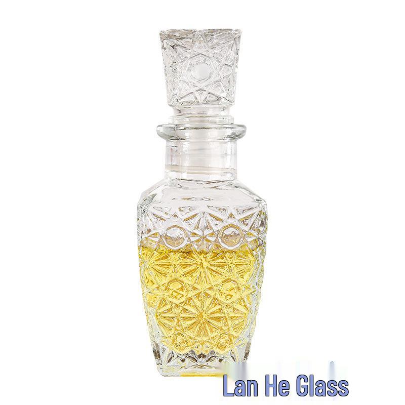 European Style Transparent Glass Carved Small Wine and Liquor Bottle/Vase