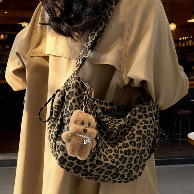 A Large-capacity, High-end, Niche Crossbody Bag and A Tote Bag for Commuting To Work