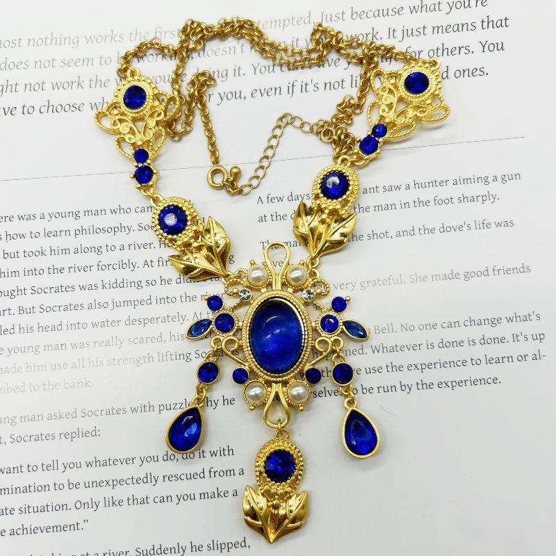 Vintage Internet Famous Retro Branded Explosive Glass Necklace With Elegant Temperament Heavy Industry Quality A Sense Of Luxury
