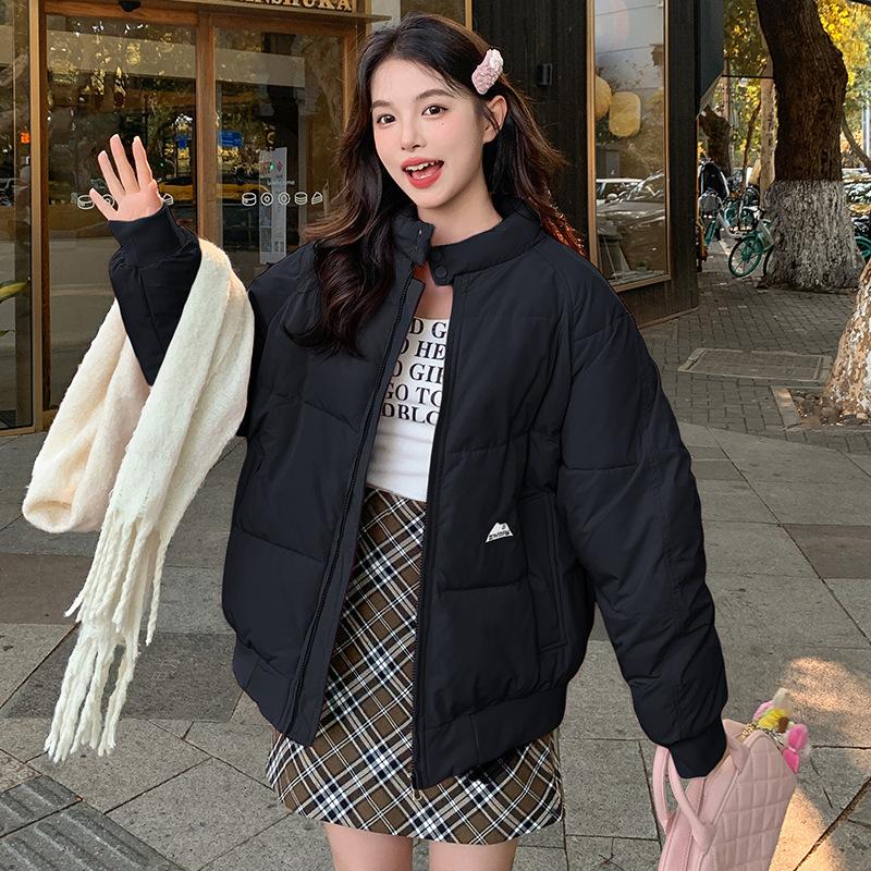 

Зима 2025 новые стеганые вещи женские утолщенные простые теплые вещи-хлебцы универсальные и свободные приталенные куртки M чёрный