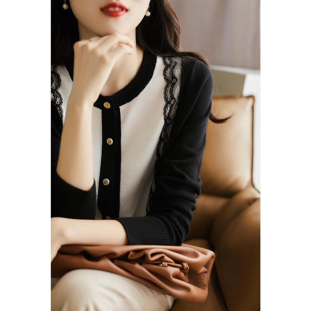 2025 Damen Frühling & Herbst Koreanischer Spitzen-Patchwork Slim Fit Rundhals Strick-Cardigan-Pullover.
