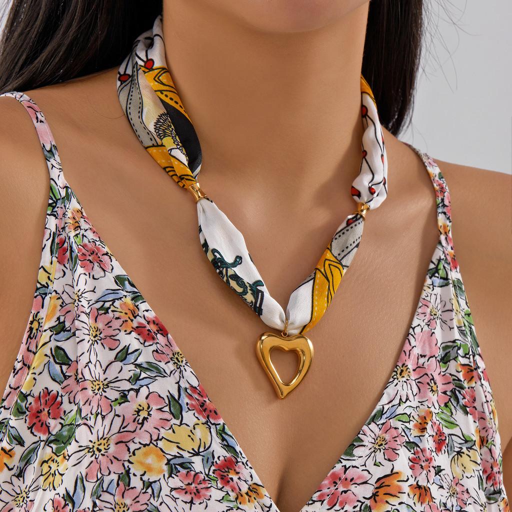 Stainless Steel Pendant Necklace With Flower Shaped Pendant For Casual Wear Style 5