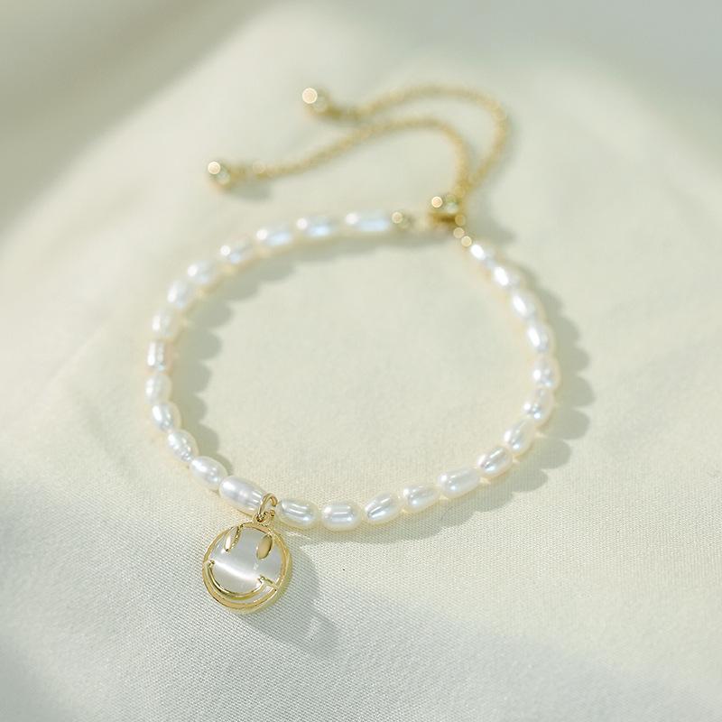Freshwater pearl bracelet, rice grain pearl opal smiley face pendant, bracelet, trendy versatile jewelry.
