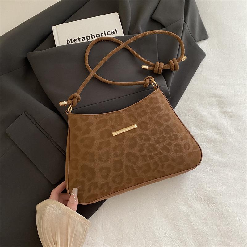 

Sense niche bag women s 2026 autumn and winter new fashion underarm bag women s fashion one-shoulder baguette bag women коричневый