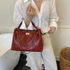Lingge Chain Large Capacity Bag, New Fashionable Small Fragrant Style Crossbody Women's Bag, Retro Commuter Tote Bag