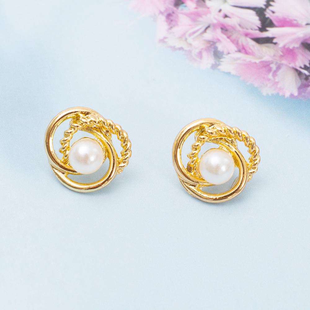 European and American Fashion Twisted Wrap Zinc Alloy Pearl Stud Earrings