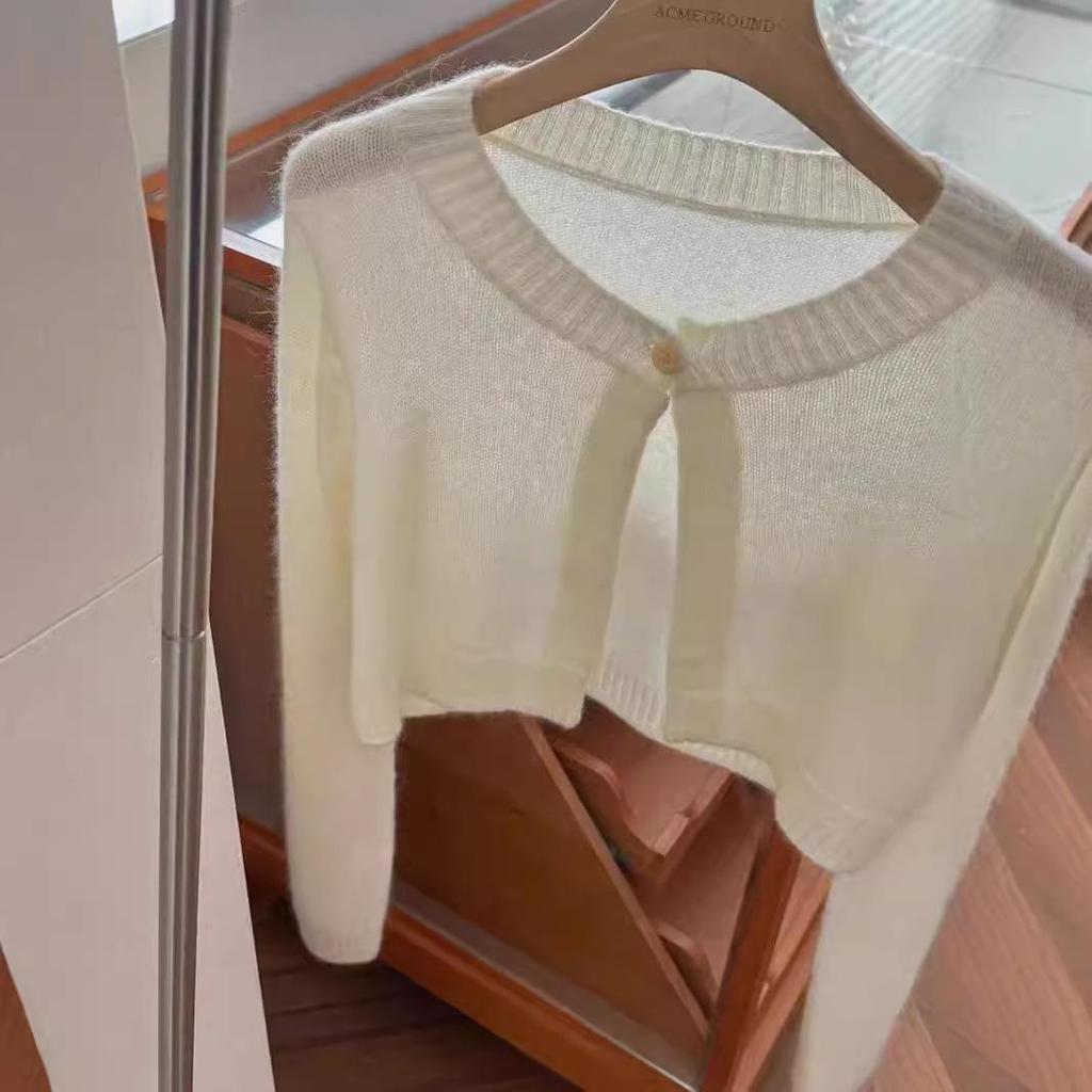 Women's One-Button Loose Knitwear: Short High-Waisted Wool Cardigan with Long Sleeves and Round Neck for Autumn/Winter Fashion.