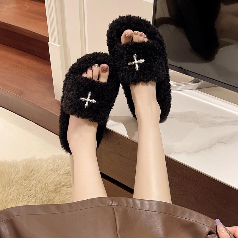 Internet celebrity Mao Mao slippers women wear autumn and winter 2025 new home super fire ins tide non-slip thick bottom cotton mop