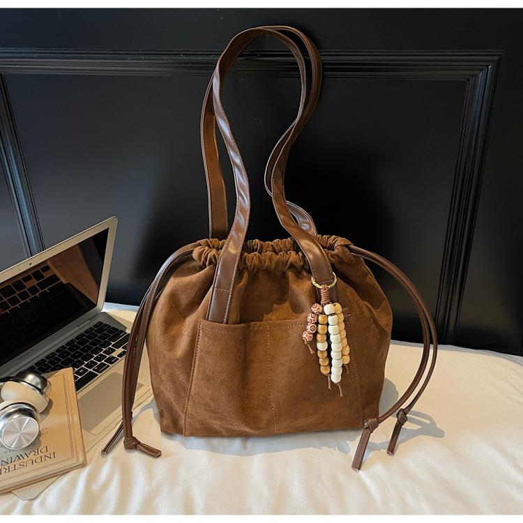 

Женская сумка-ведро в ретро-дизайне, новая модная сумка на плечо с кулиской большой вместимости 2025 года, популярная сумка под мышкой, тренд коричневый