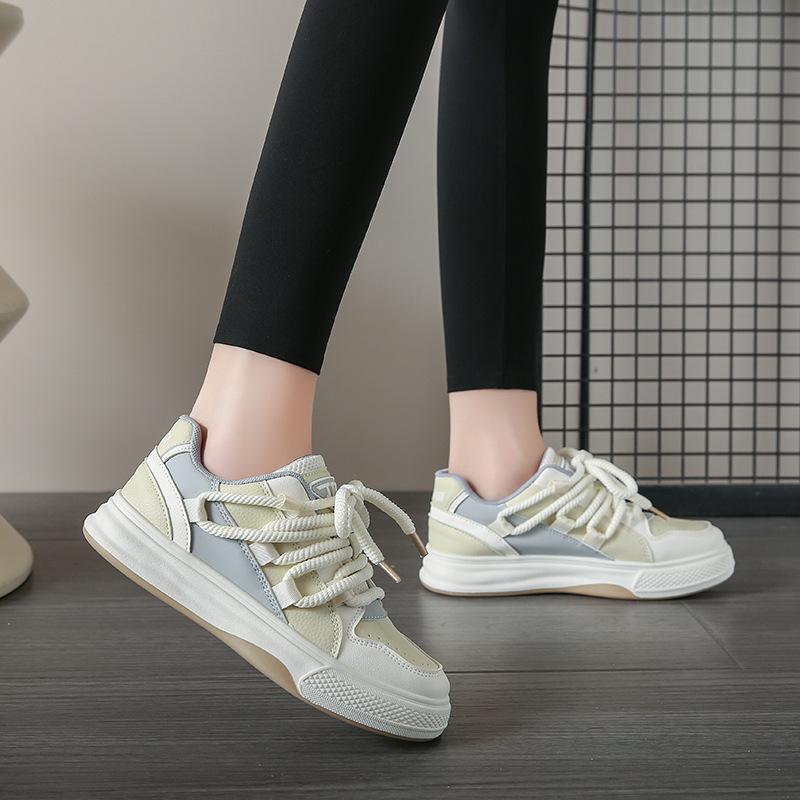 Internet celebrities ins board shoes women 2025 spring new popular student Hong Kong style board shoes leisure sports street shooting white shoes tide