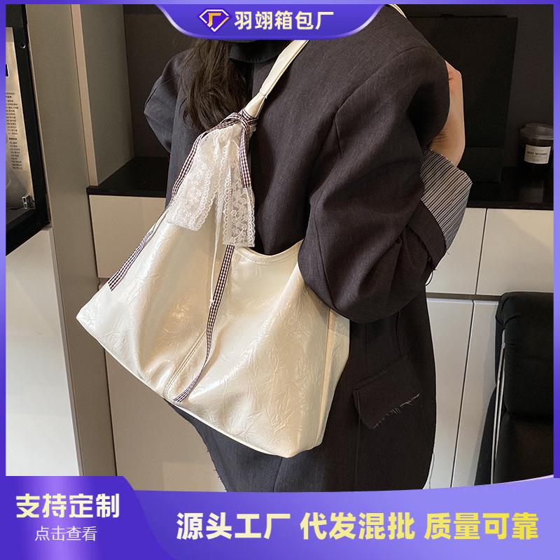 Casual large-capacity bag women's new commuter versatile shoulder bag college student class bag tote bag