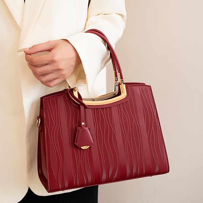 

Premium sense red women s bag 2025 new atmospheric wedding bride handbag hi middle-aged mother wedding bag красный
