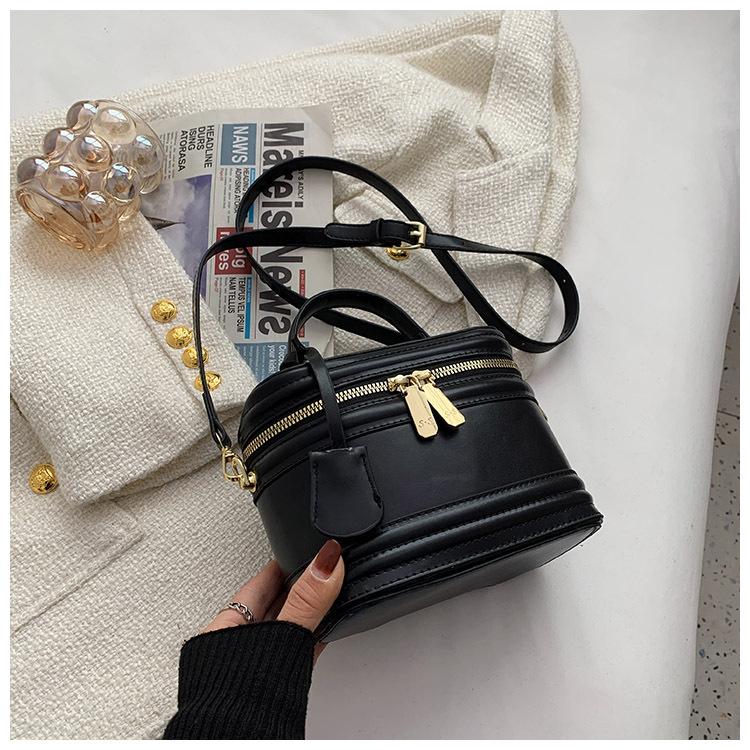 Fashion Texture Small Bag Women's 2025 New Niche Ins Portable Box Bag Versatile Foreign Style Shoulder Messenger Bag