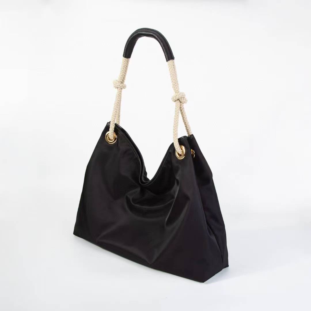 

New nylon waterproof fabric tote bag, simple hand bag, shoulder and armpit bag, large-capacity single-shoulder shopping bag 47x12x36 чёрный