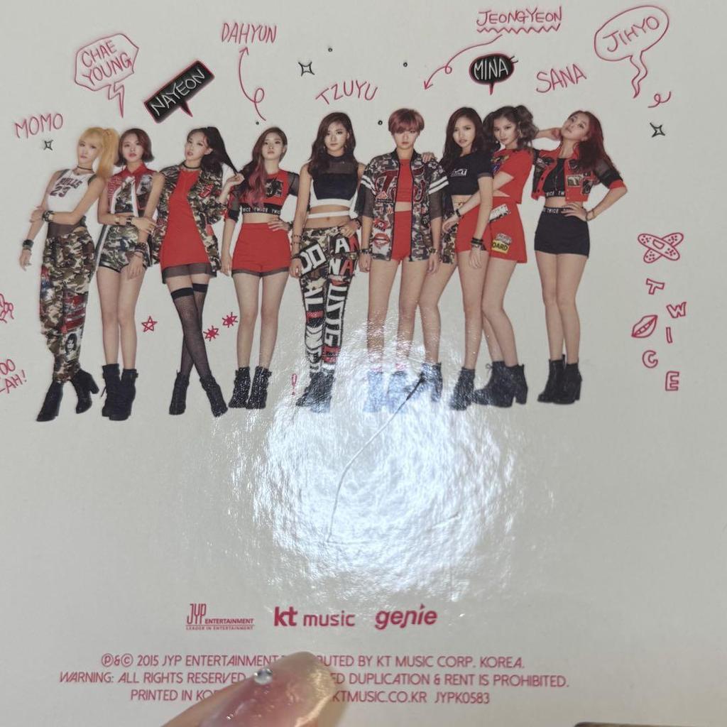[USED] TWICE autographed album