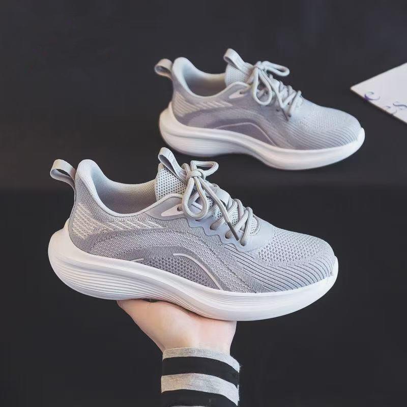 Weichsohlige leichte Wanderschuhe Frühling und Sommer neue Laufschuhe atmungsaktiv Flyknit Freizeitschuhe Damenschuhe Sportschuhe Reiseschuhe