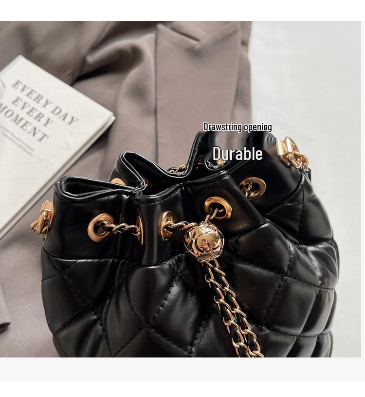 Geantă Găleată cu Șnur cu Model Diamant de Lux 2024 - Geantă de Umăr Mică Rotundă Tip Butoi pentru Femei