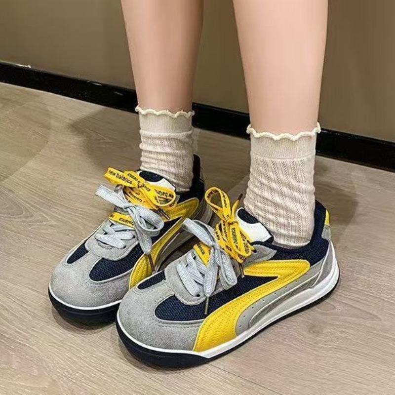 Retro lightweight soft sole shows small autumn sports shoes, pair of shoelaces, thick sole breathable women